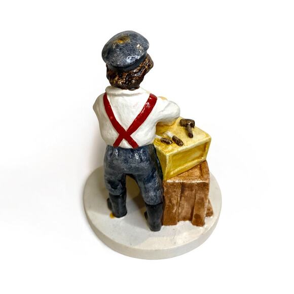 1990 Sebastian Miniatures Figurine Sailing Days 3.75 Inch Numbered - Picture 5 of 8